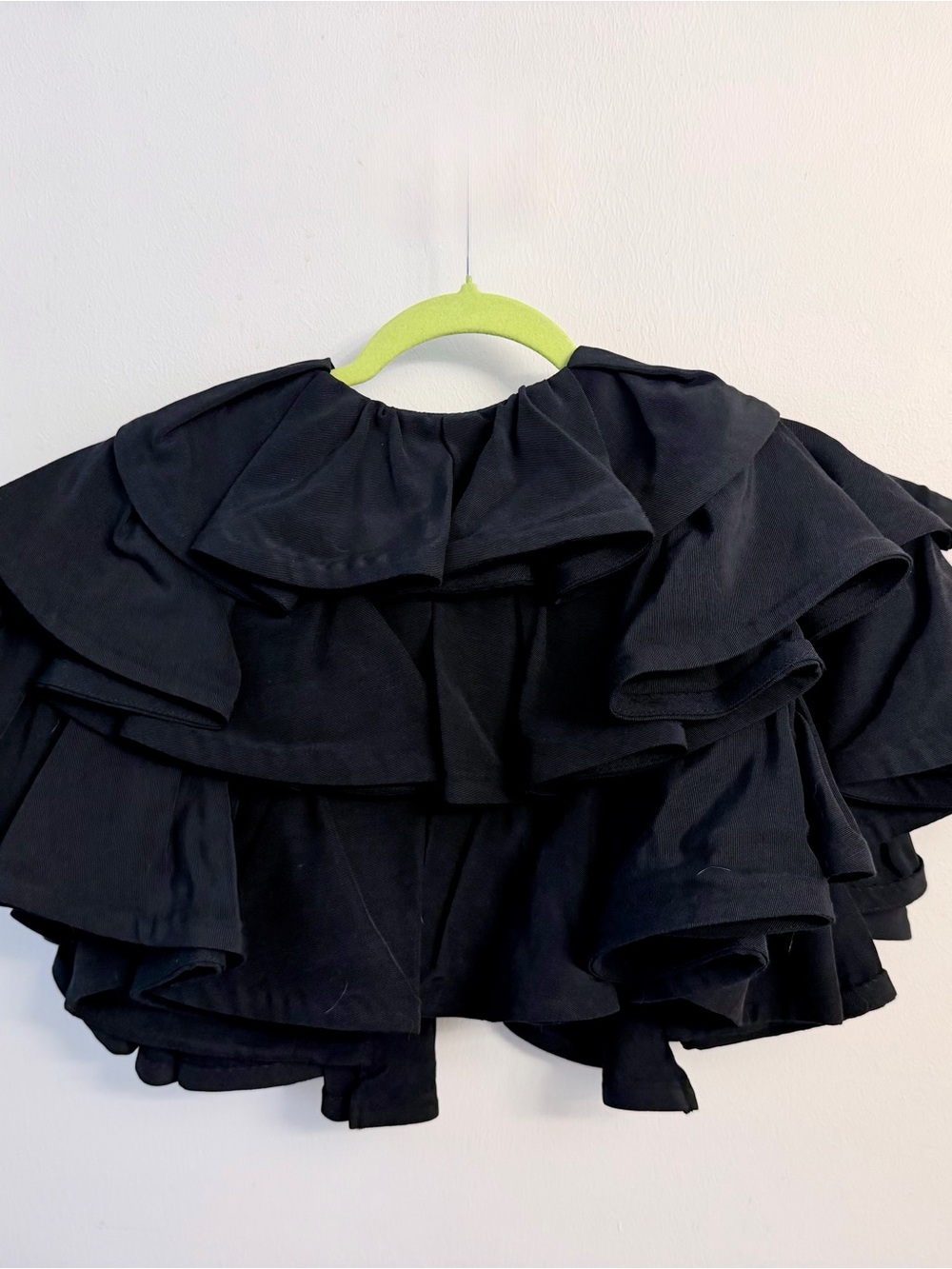 Alice + Olivia Black Ruffle-Shoulder Aly Caplet (not including corset) - Picture 7 of 9